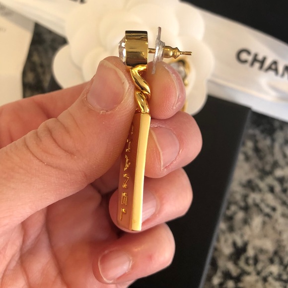 ❌SOLD❌ CHANEL Shiney Gold Logo earrings w/Crystal - Picture 5 of 15
